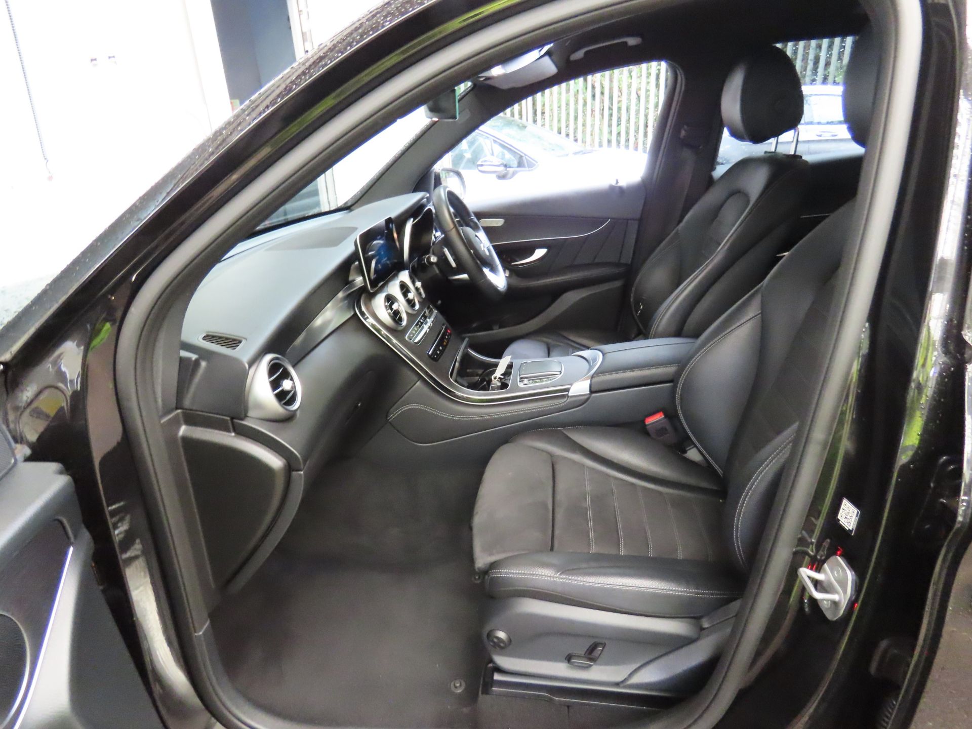 Mercedes GLC 300de 4Matic AMG Line Auto - 2021 Model - Reversing Cam - Sat Nav - 66k Miles Only - Image 8 of 11