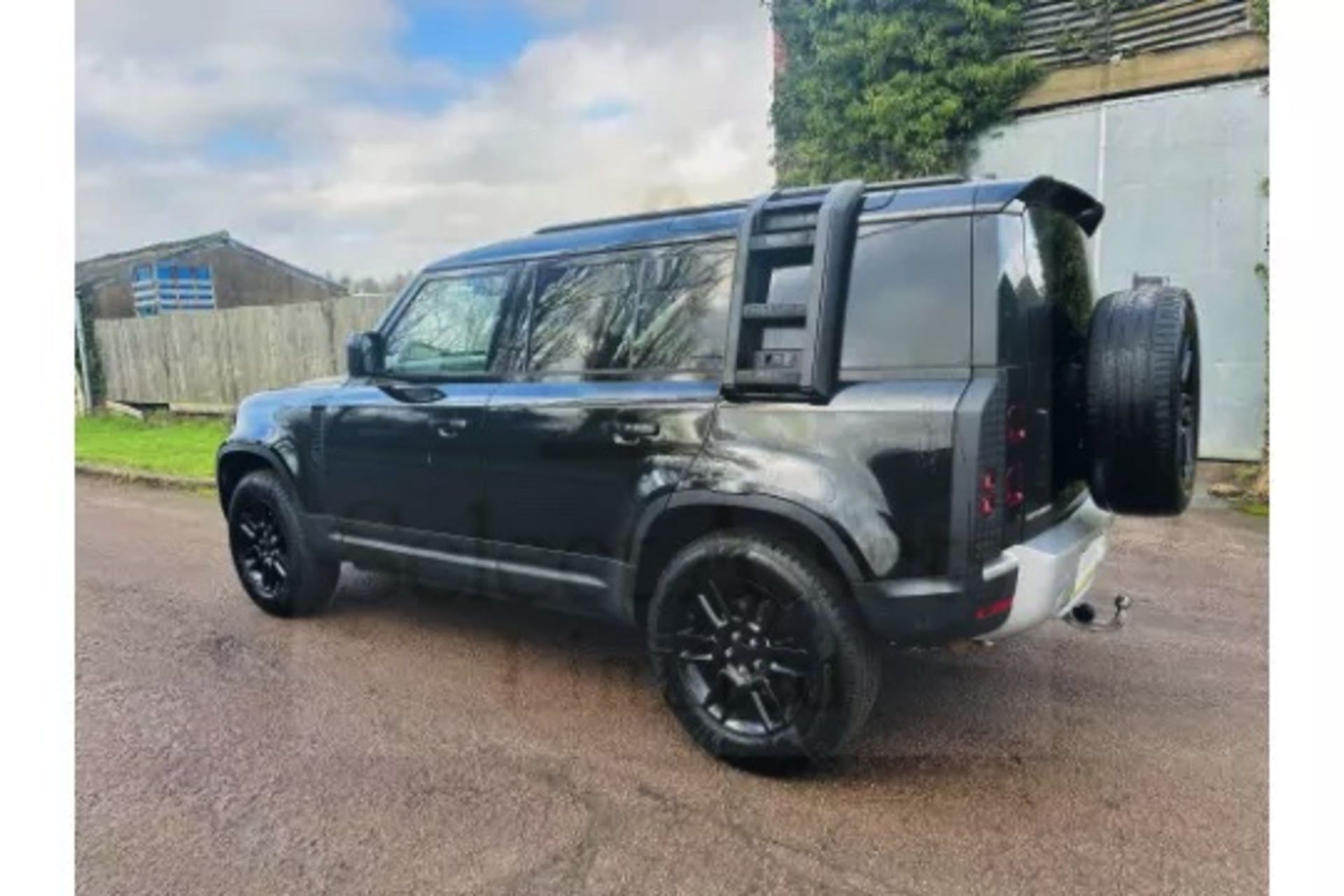 Land Rover Defender 110 3.0d AWD Mhev Automatic - All New 2025 Reg -1 Owner -Only 5k Miles -Pan Roof - Image 11 of 39