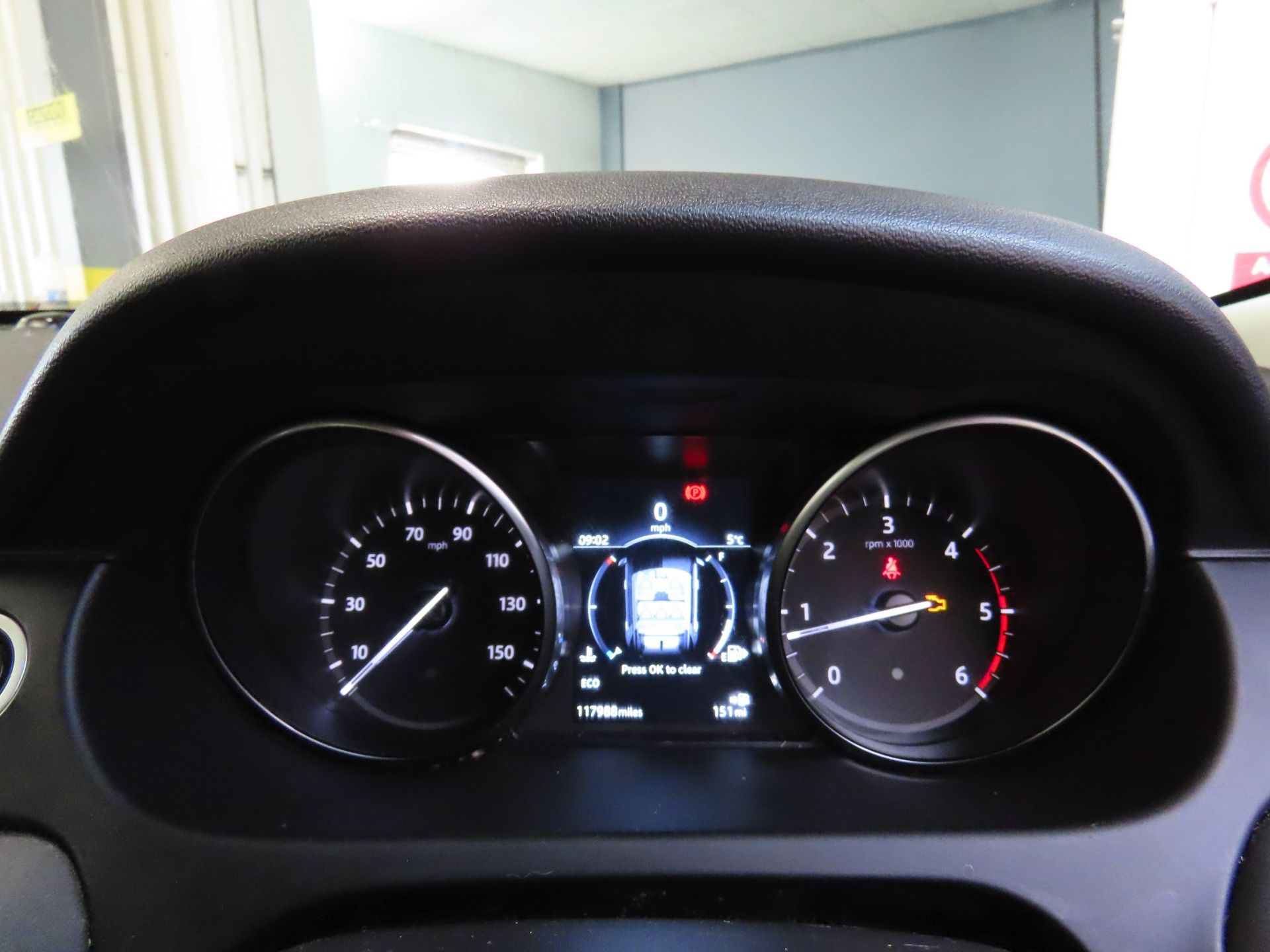 LAND ROVER DISCOVERY SPORT 2.0 AUTO S/S "SE TECH"- LEATHER - AIR CON - SAT NAV - 18 REG - 2X KEYS!!! - Image 4 of 4