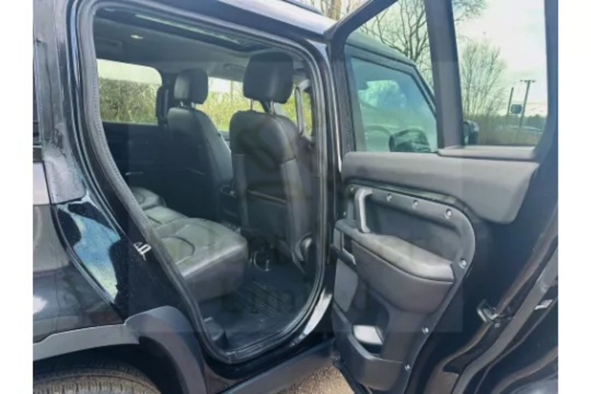 Land Rover Defender 110 3.0d AWD Mhev Automatic - All New 2025 Reg -1 Owner -Only 5k Miles -Pan Roof - Image 34 of 39