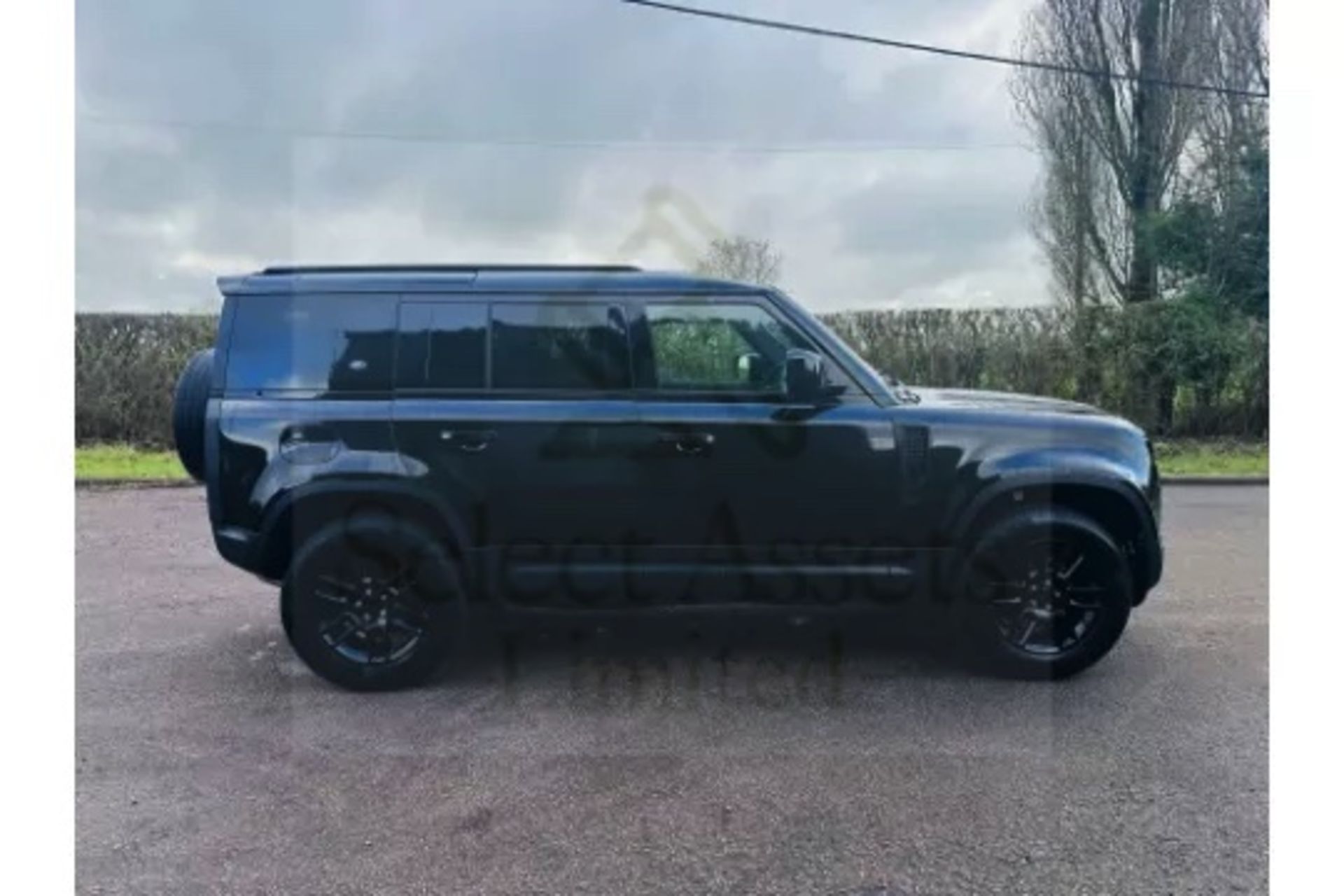 Land Rover Defender 110 3.0d AWD Mhev Automatic - All New 2025 Reg -1 Owner -Only 5k Miles -Pan Roof - Image 16 of 39