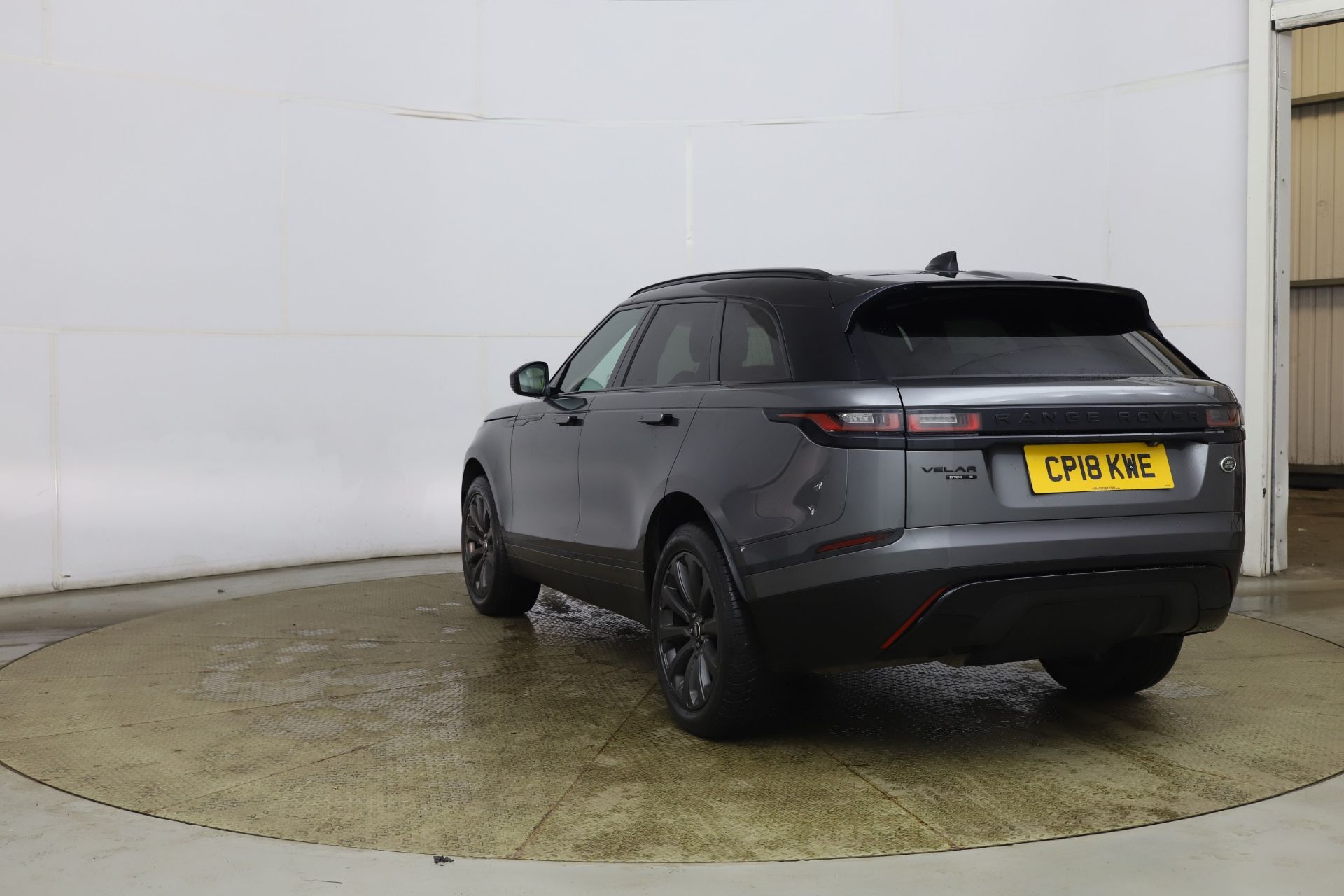 (RESERVE MET)RANGE ROVER VELAR AUTO - 2018 18Reg - PAN ROOF - FULL LEATHER - SAT NAV - AIR CON - Image 4 of 12