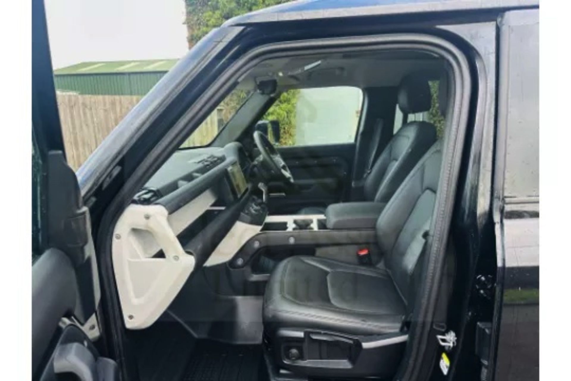 Land Rover Defender 110 3.0d AWD Mhev Automatic - All New 2025 Reg -1 Owner -Only 5k Miles -Pan Roof - Image 32 of 39
