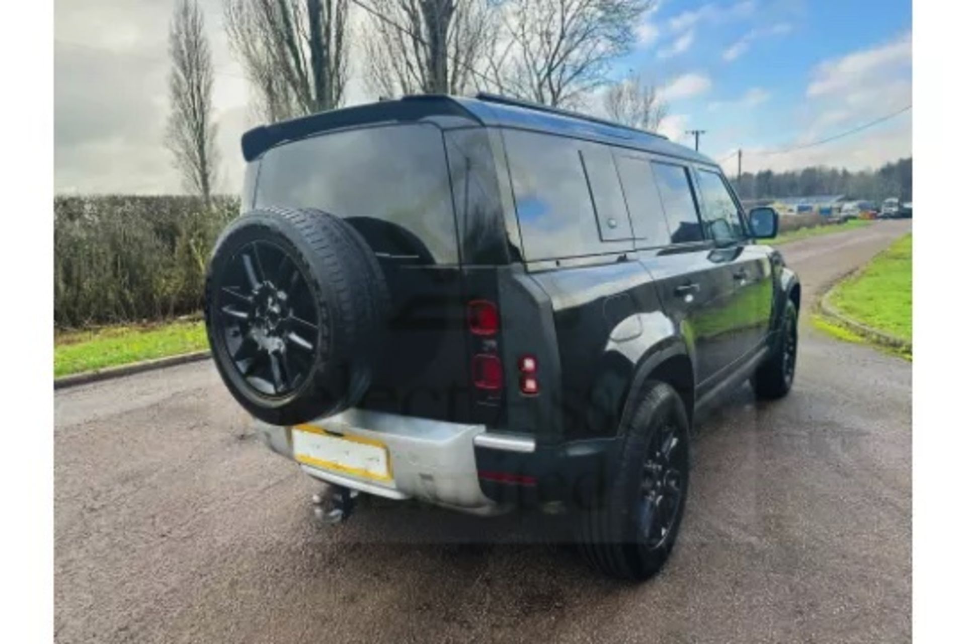 Land Rover Defender 110 3.0d AWD Mhev Automatic - All New 2025 Reg -1 Owner -Only 5k Miles -Pan Roof - Image 14 of 39