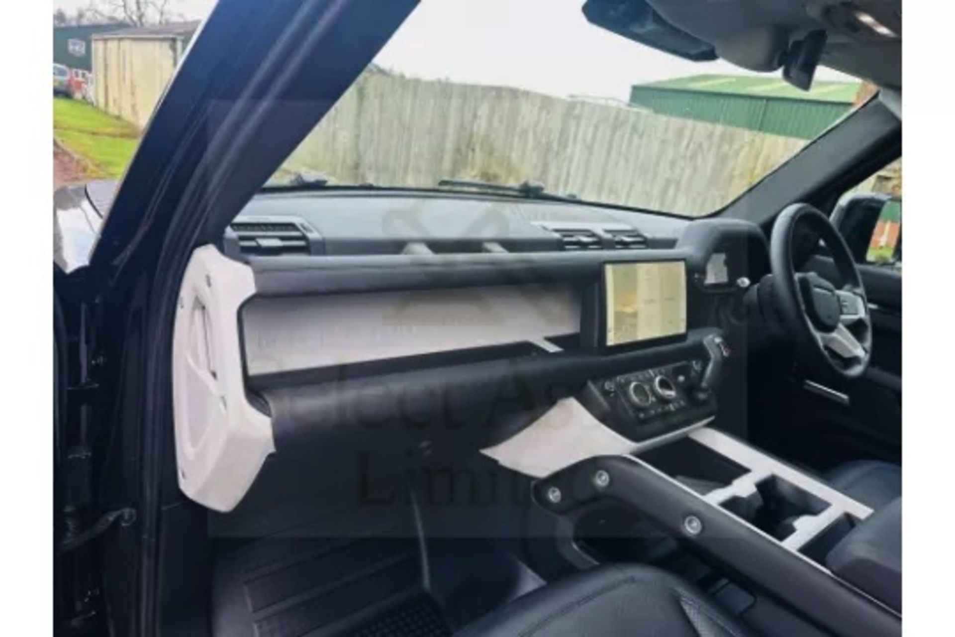 Land Rover Defender 110 3.0d AWD Mhev Automatic - All New 2025 Reg -1 Owner -Only 5k Miles -Pan Roof - Image 20 of 39