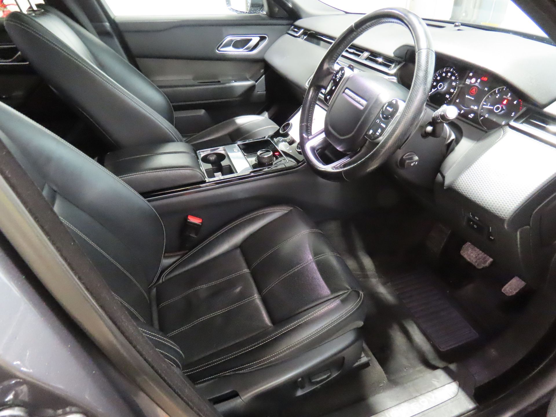 (RESERVE MET)RANGE ROVER VELAR AUTO - 2018 18Reg - PAN ROOF - FULL LEATHER - SAT NAV - AIR CON - Image 7 of 12