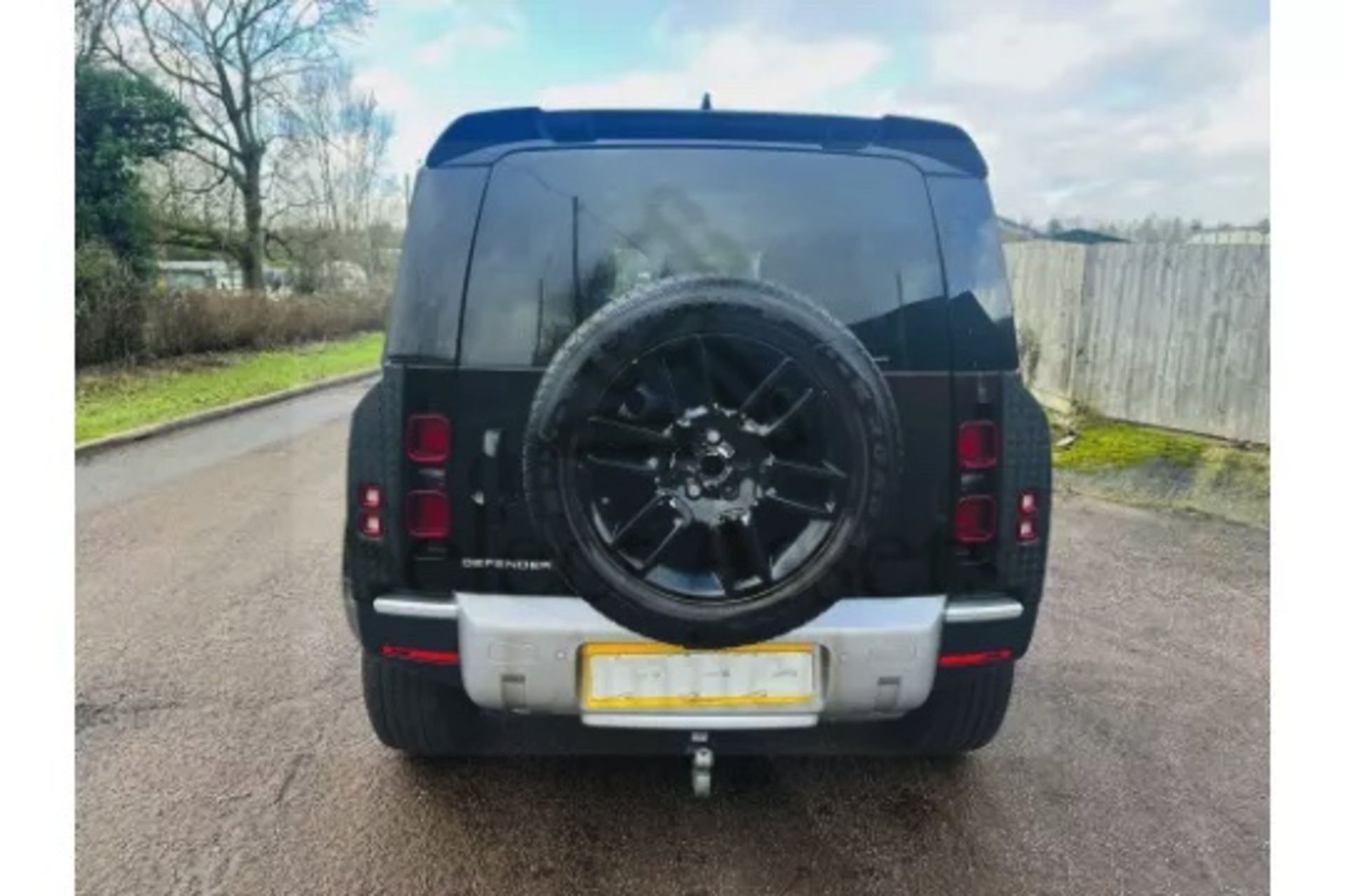 Land Rover Defender 110 3.0d AWD Mhev Automatic - All New 2025 Reg -1 Owner -Only 5k Miles -Pan Roof - Image 13 of 39