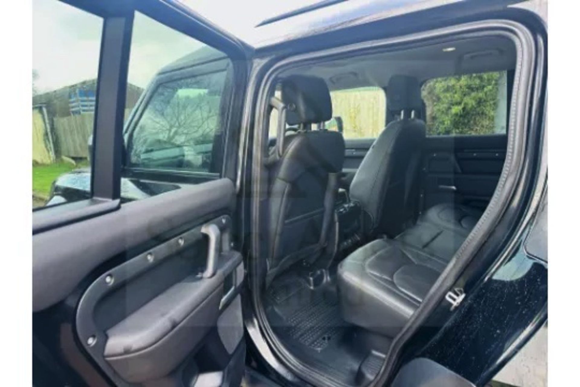 Land Rover Defender 110 3.0d AWD Mhev Automatic - All New 2025 Reg -1 Owner -Only 5k Miles -Pan Roof - Image 31 of 39
