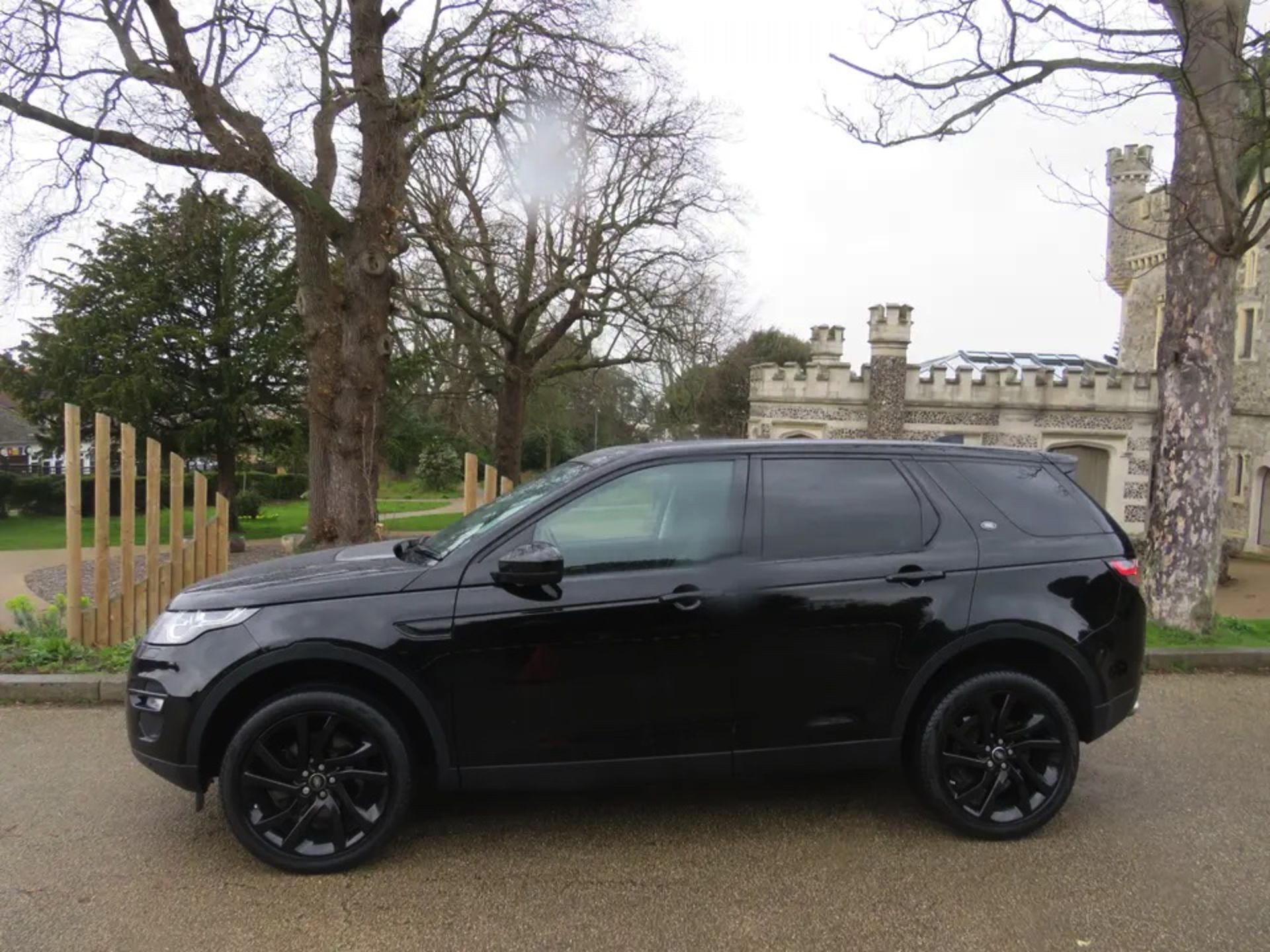LAND ROVER DISCOVERY SPORT 2.0 AUTO S/S "SE TECH"- LEATHER - AIR CON - SAT NAV - 18 REG - 2X KEYS!!!