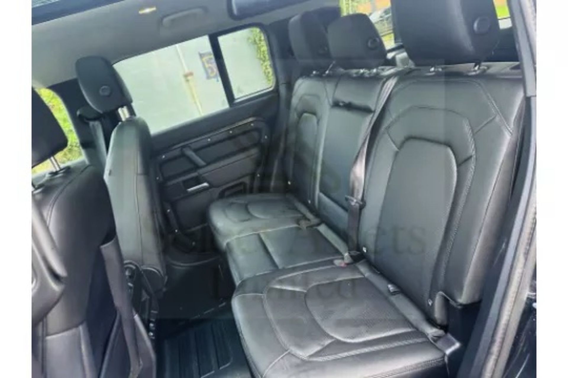 Land Rover Defender 110 3.0d AWD Mhev Automatic - All New 2025 Reg -1 Owner -Only 5k Miles -Pan Roof - Image 24 of 39