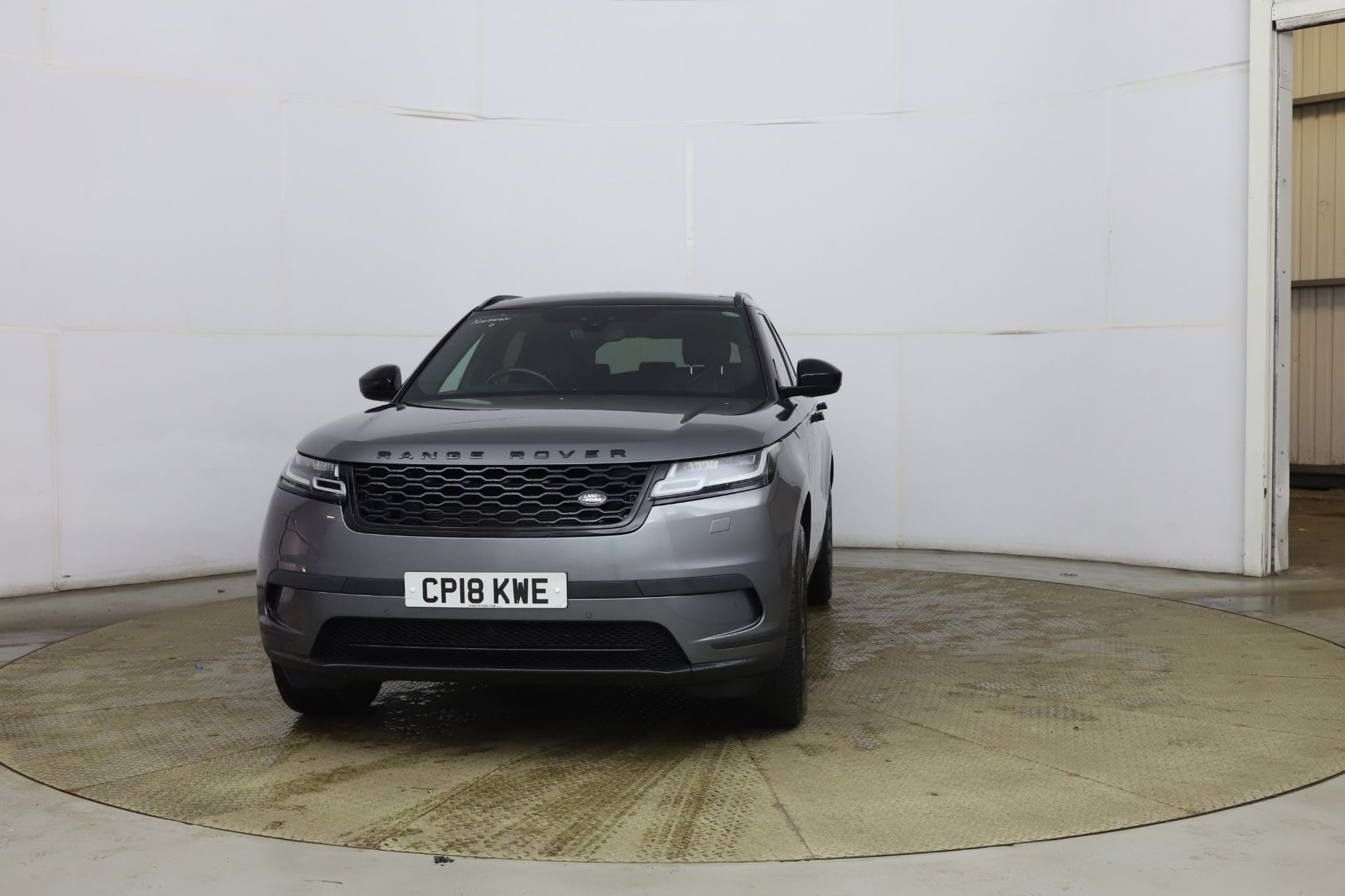 (RESERVE MET)RANGE ROVER VELAR AUTO - 2018 18Reg - PAN ROOF - FULL LEATHER - SAT NAV - AIR CON - Image 6 of 12