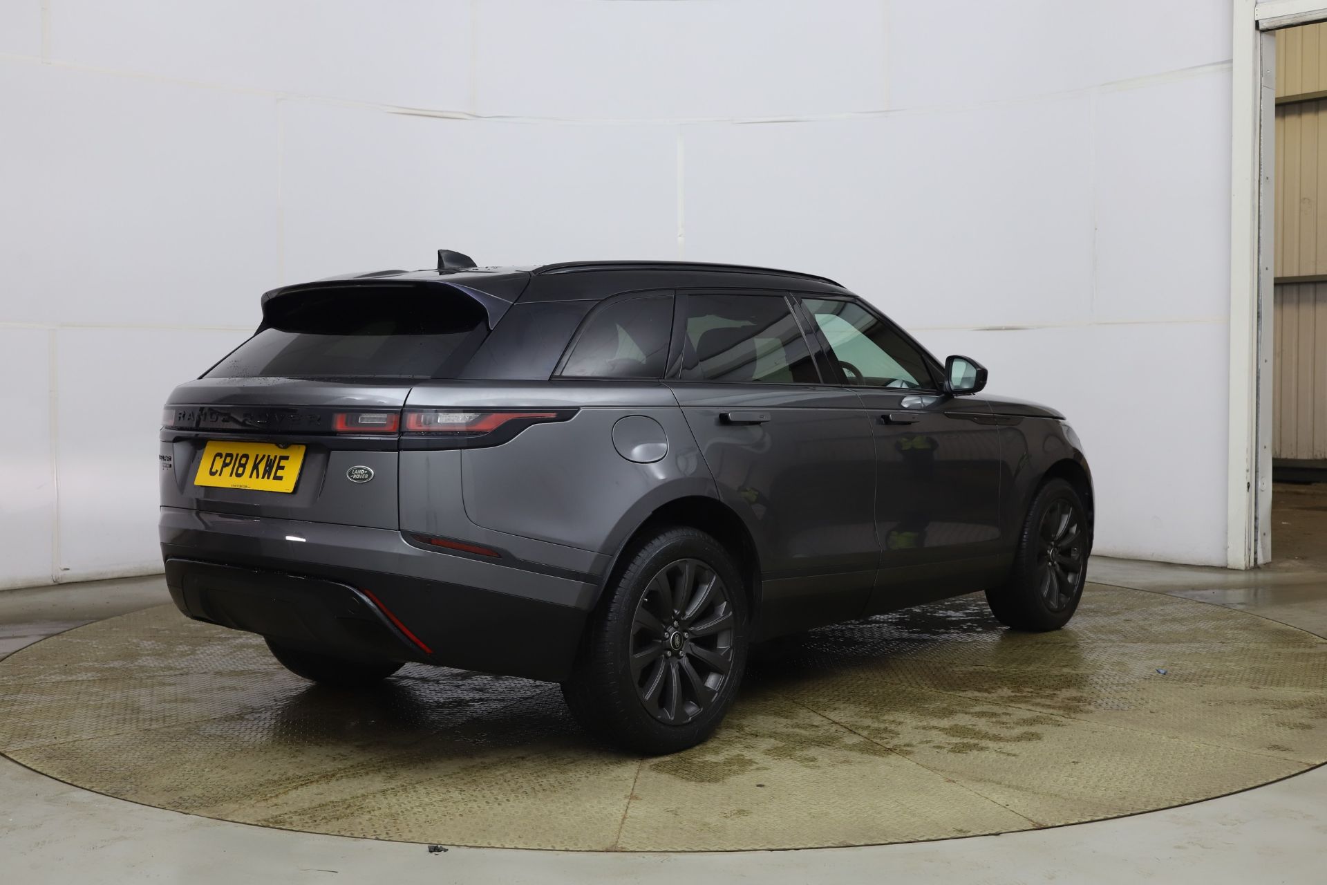 (RESERVE MET)RANGE ROVER VELAR AUTO - 2018 18Reg - PAN ROOF - FULL LEATHER - SAT NAV - AIR CON - Image 3 of 12
