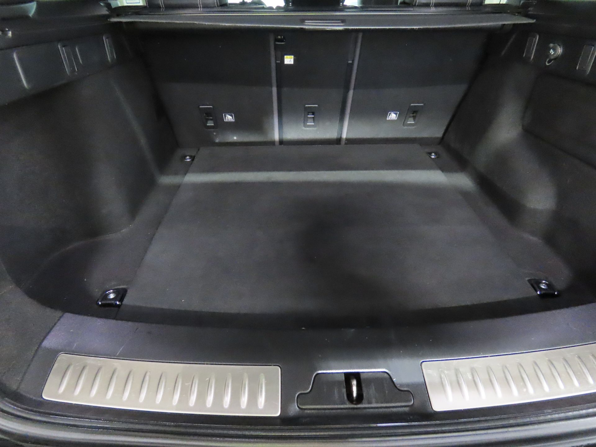 (RESERVE MET)RANGE ROVER VELAR AUTO - 2018 18Reg - PAN ROOF - FULL LEATHER - SAT NAV - AIR CON - Image 11 of 12