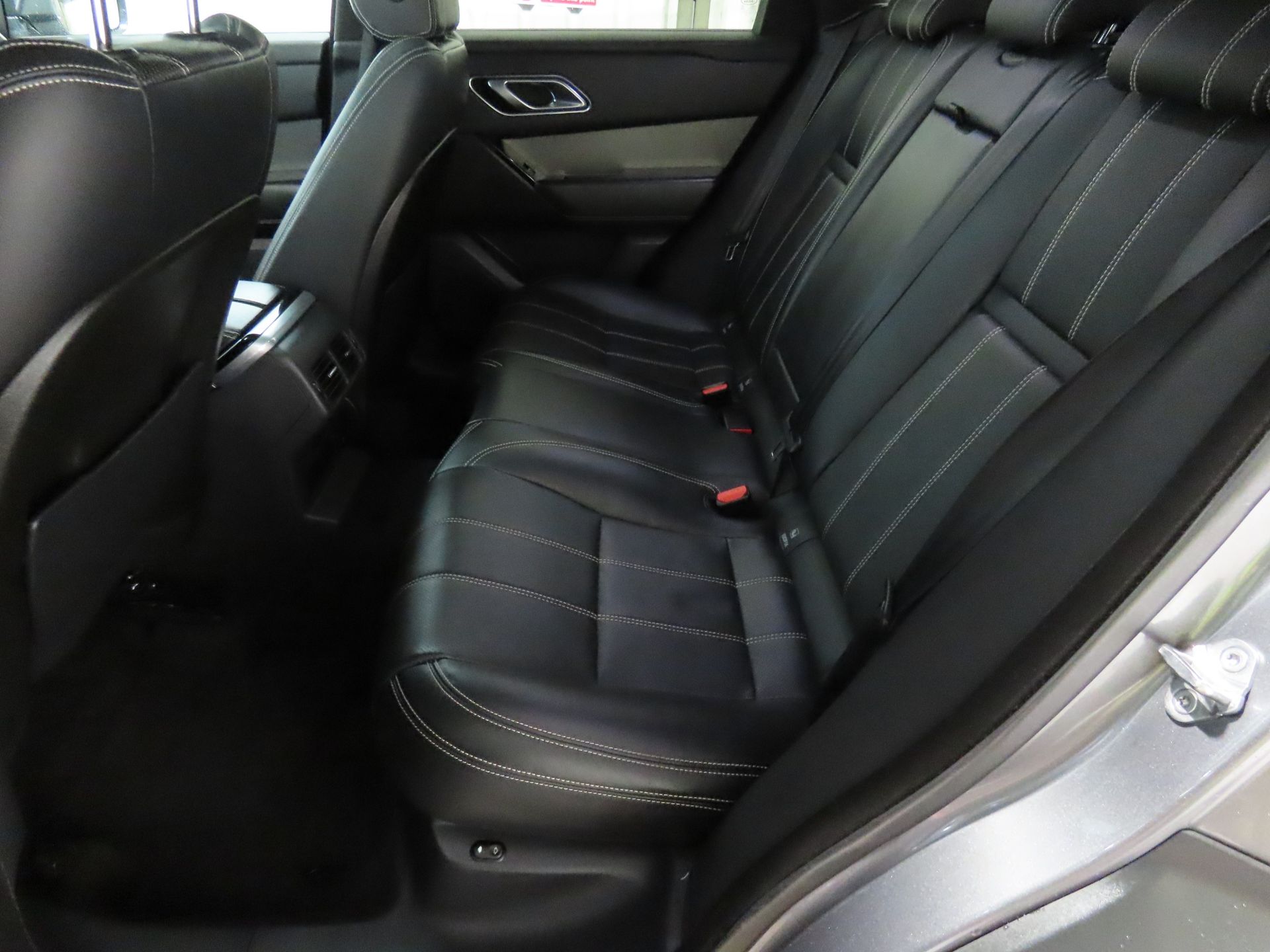 (RESERVE MET)RANGE ROVER VELAR AUTO - 2018 18Reg - PAN ROOF - FULL LEATHER - SAT NAV - AIR CON - Image 9 of 12