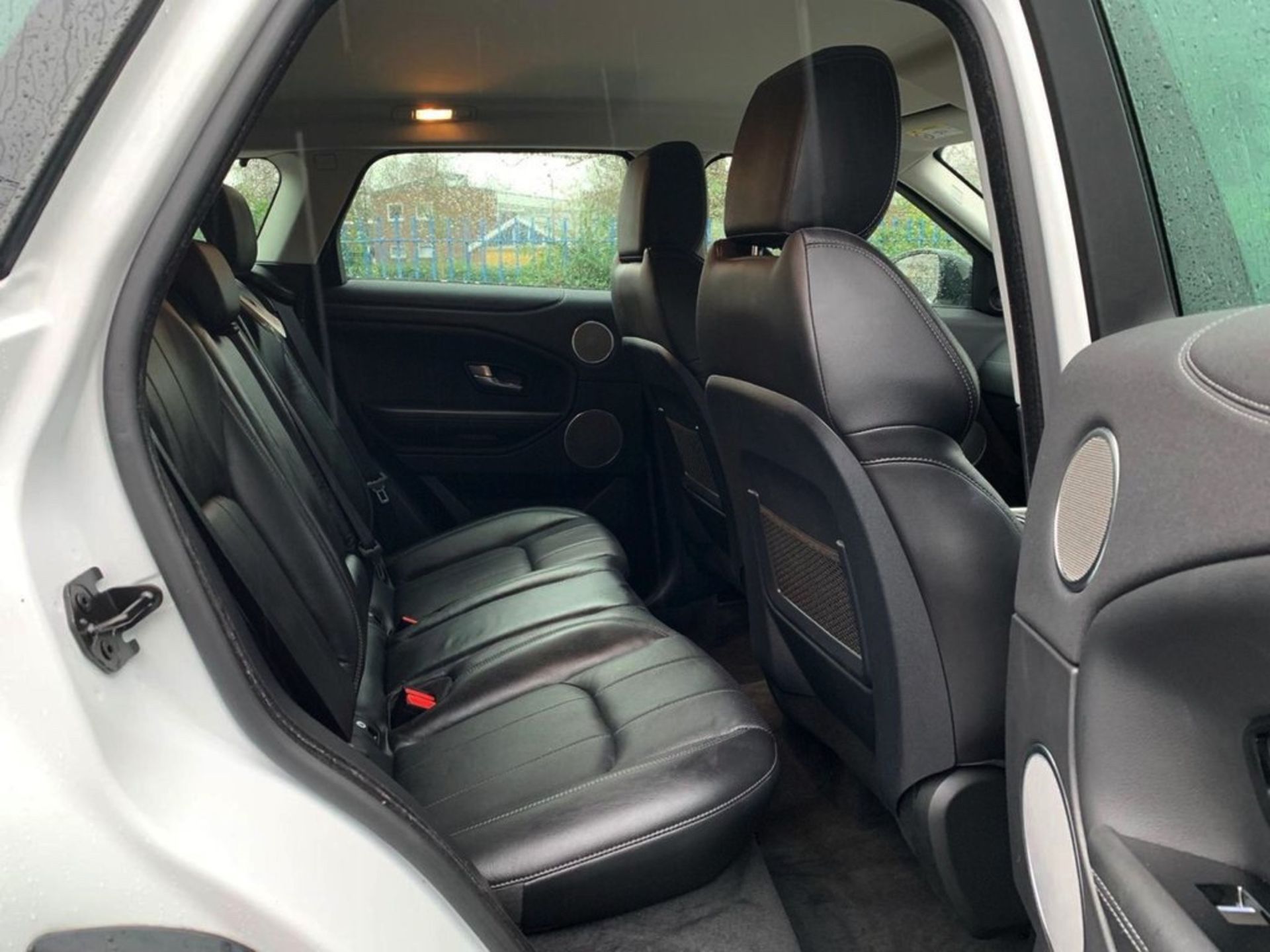 "RESERVE MET" RANGE ROVER EVOQUE 2.0 AUTO S/S -"SE TECH"- LEATHER - SAT NAV - AIR CON - - 2x KEYS!!! - Image 3 of 6
