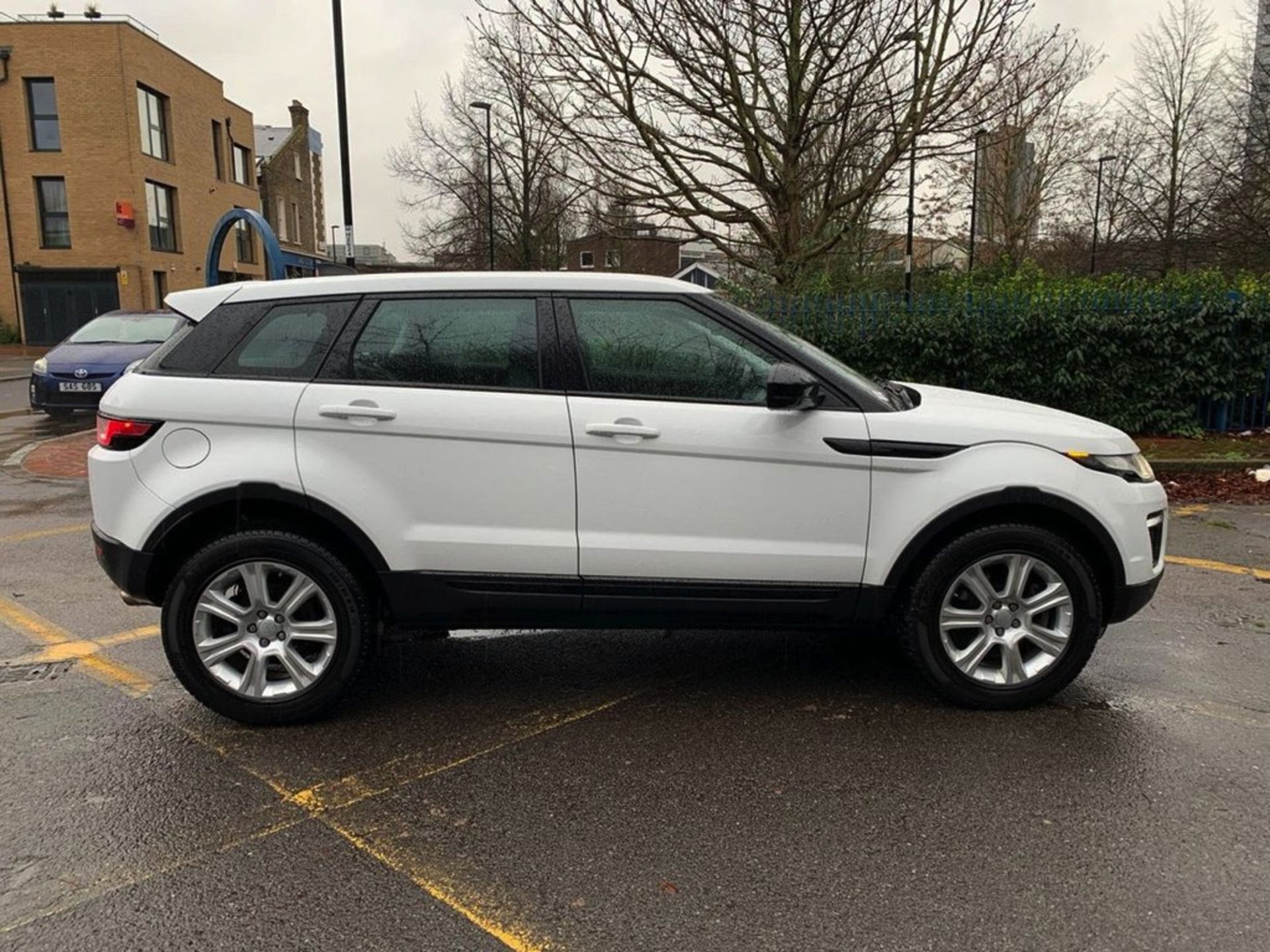 "RESERVE MET" RANGE ROVER EVOQUE 2.0 AUTO S/S -"SE TECH"- LEATHER - SAT NAV - AIR CON - - 2x KEYS!!!