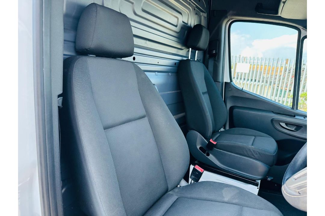 "RESERVE MET" MERCEDES SPRINTER PROGRESSIVE E - MWB - AUTOMATIC - 2022 Model - Air Con - 33k Miles!! - Image 5 of 9