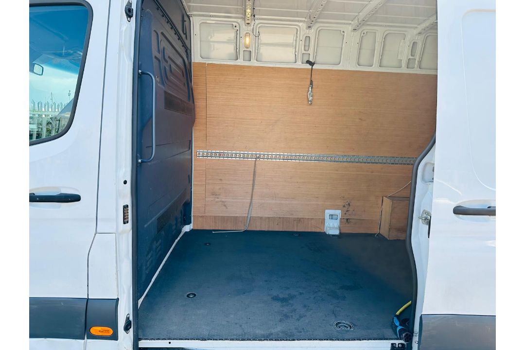 "RESERVE MET" MERCEDES SPRINTER PROGRESSIVE E - MWB - AUTOMATIC - 2022 Model - Air Con - 33k Miles!! - Image 9 of 9