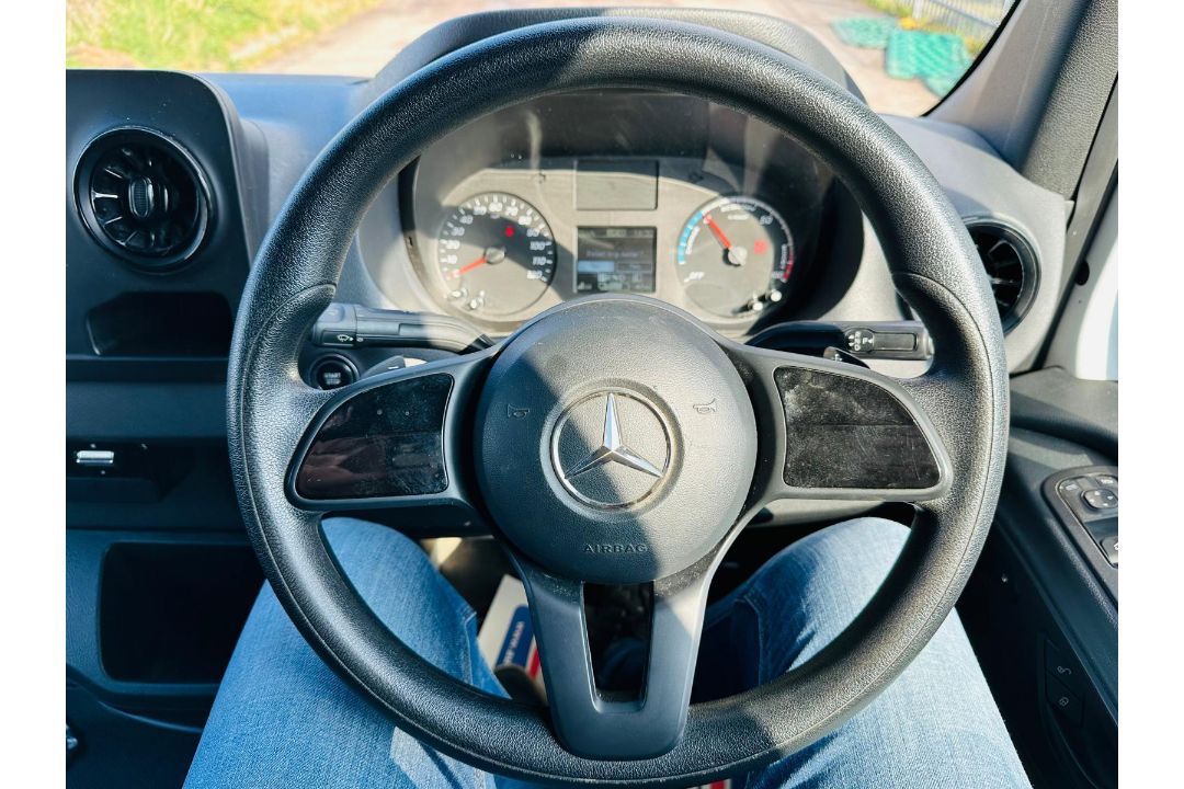 "RESERVE MET" MERCEDES SPRINTER PROGRESSIVE E - MWB - AUTOMATIC - 2022 Model - Air Con - 33k Miles!! - Image 6 of 9