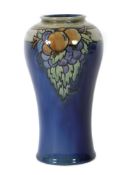 Vase mit Blumendekor Royal Doulton,