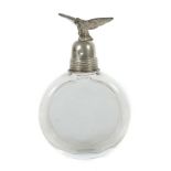 Plattflasche mit Adlerbekrönung Ende