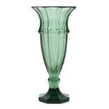Fußvase in Grün