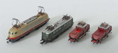 4 E-Loks Märklin, Spur H0, 2 x 3001
