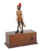 Tanzmännchen auf Holzkasten Automatic