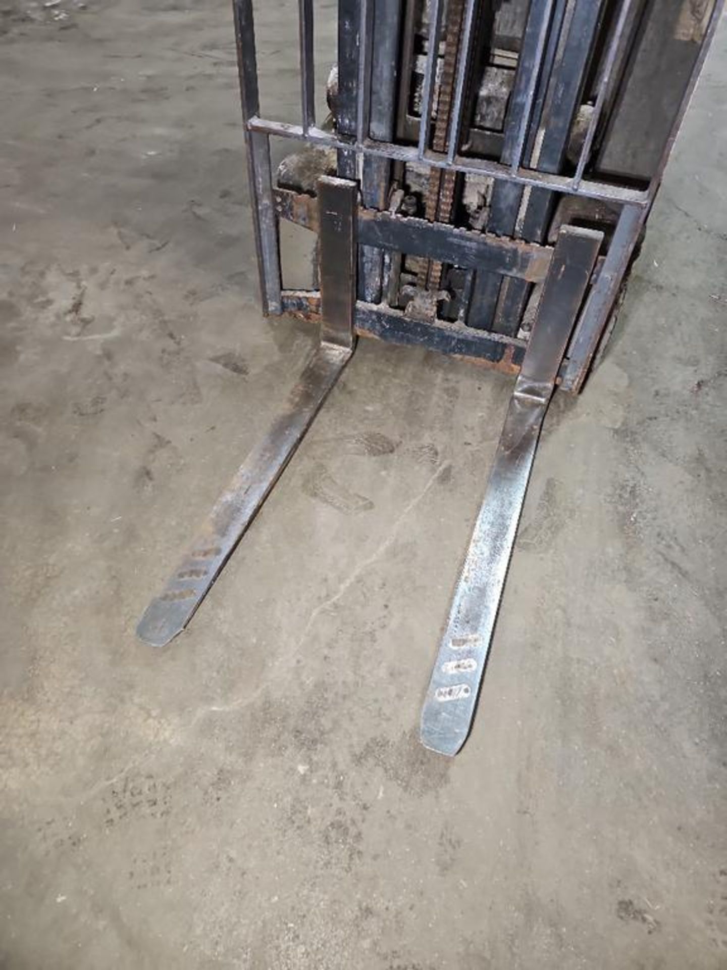 Used Crown RC5535-30 Forklift with: Load capacity: 3,000 poundsFork ...