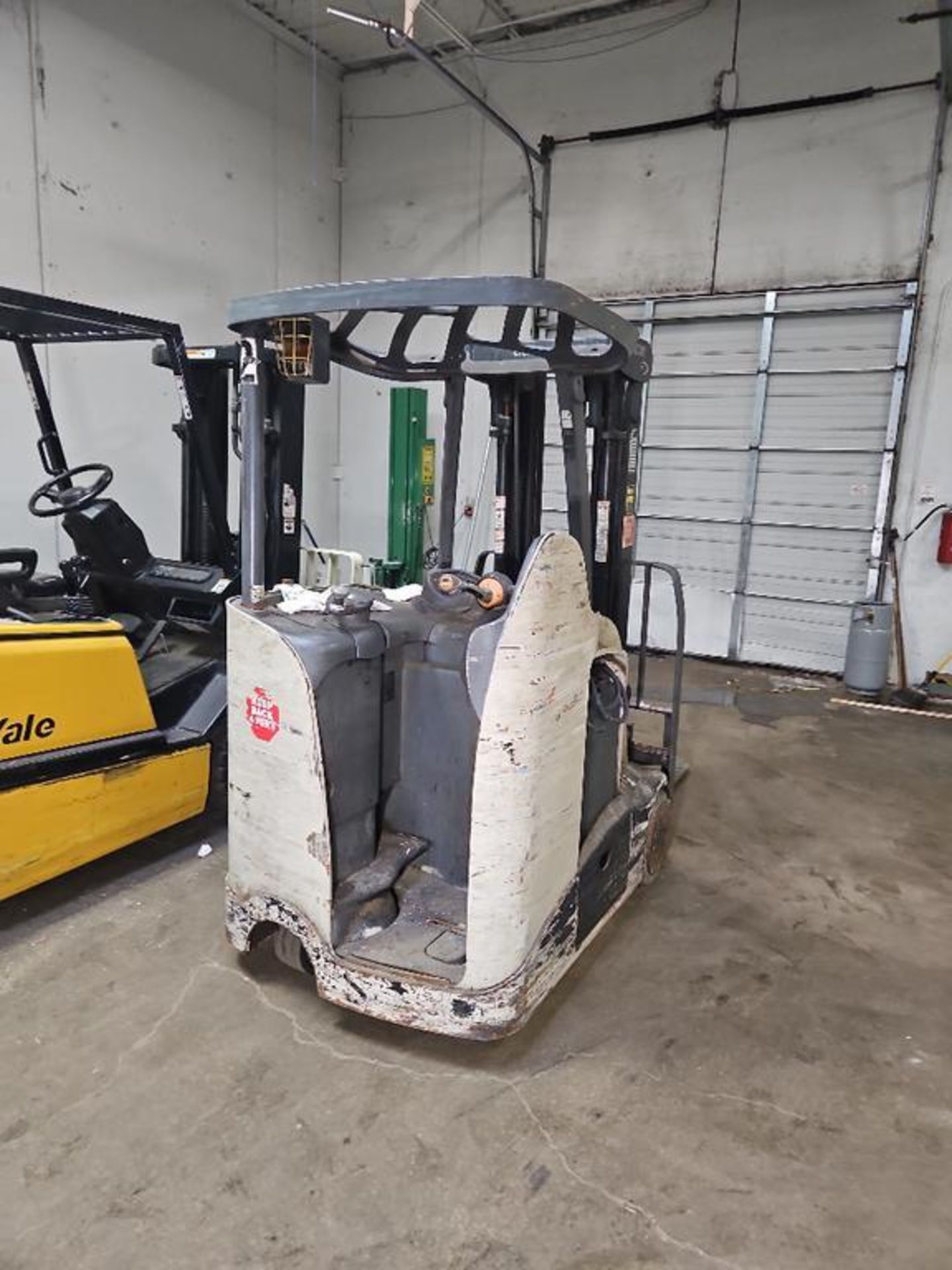 Used Crown RC5535-30 Forklift with: Load capacity: 3,000 poundsFork ...