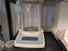 AND HR-100A Analytical Balance Scale