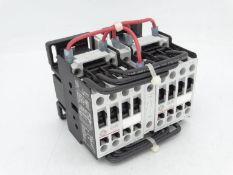 New in Box GENERAL ELECTRIC LAR00A1 CONTACTOR