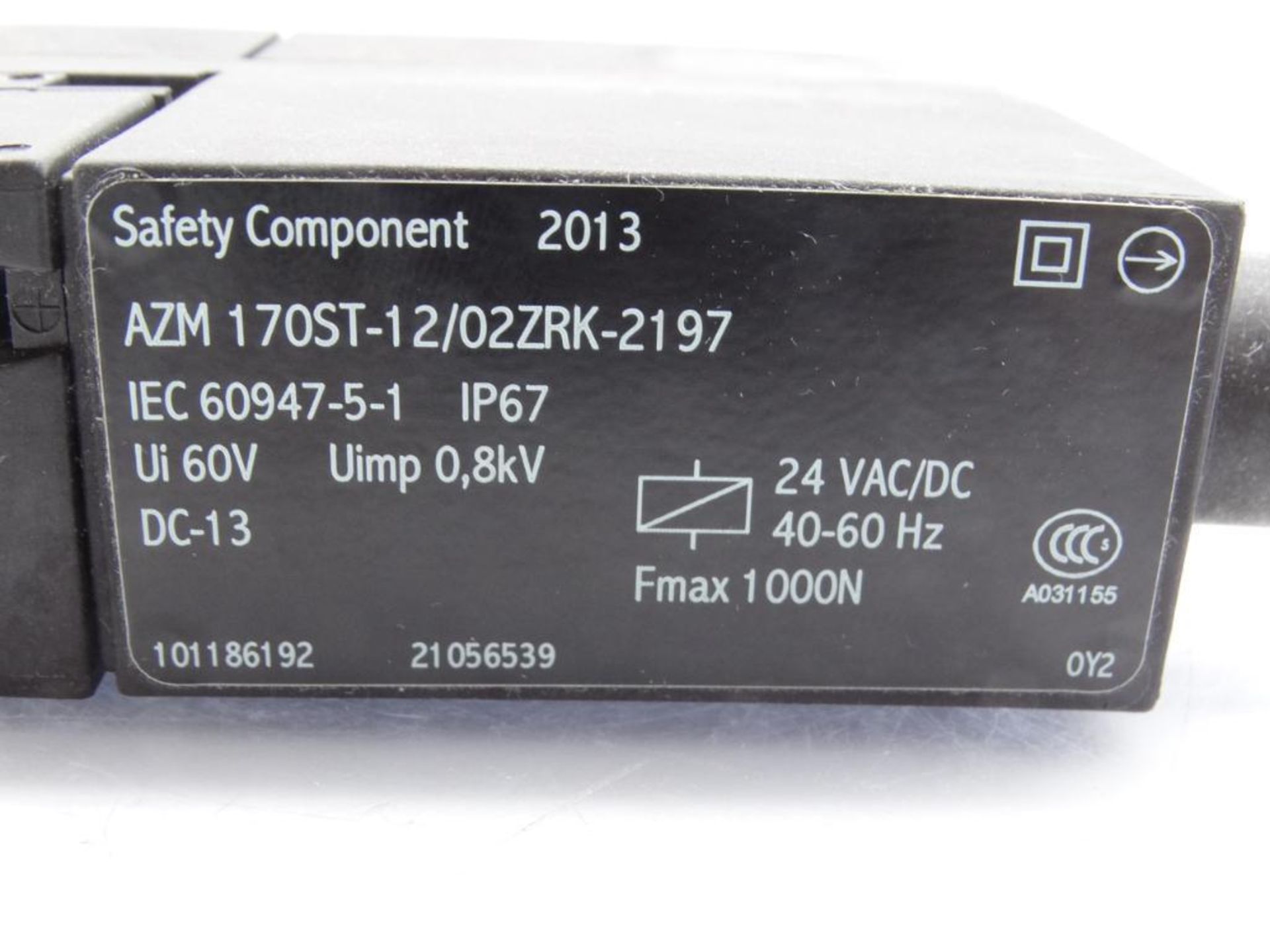 New in Box SCHMERSAL AZM170ST-12/02ZRK-2197-24VAC/DC SWITCH - Image 3 of 3