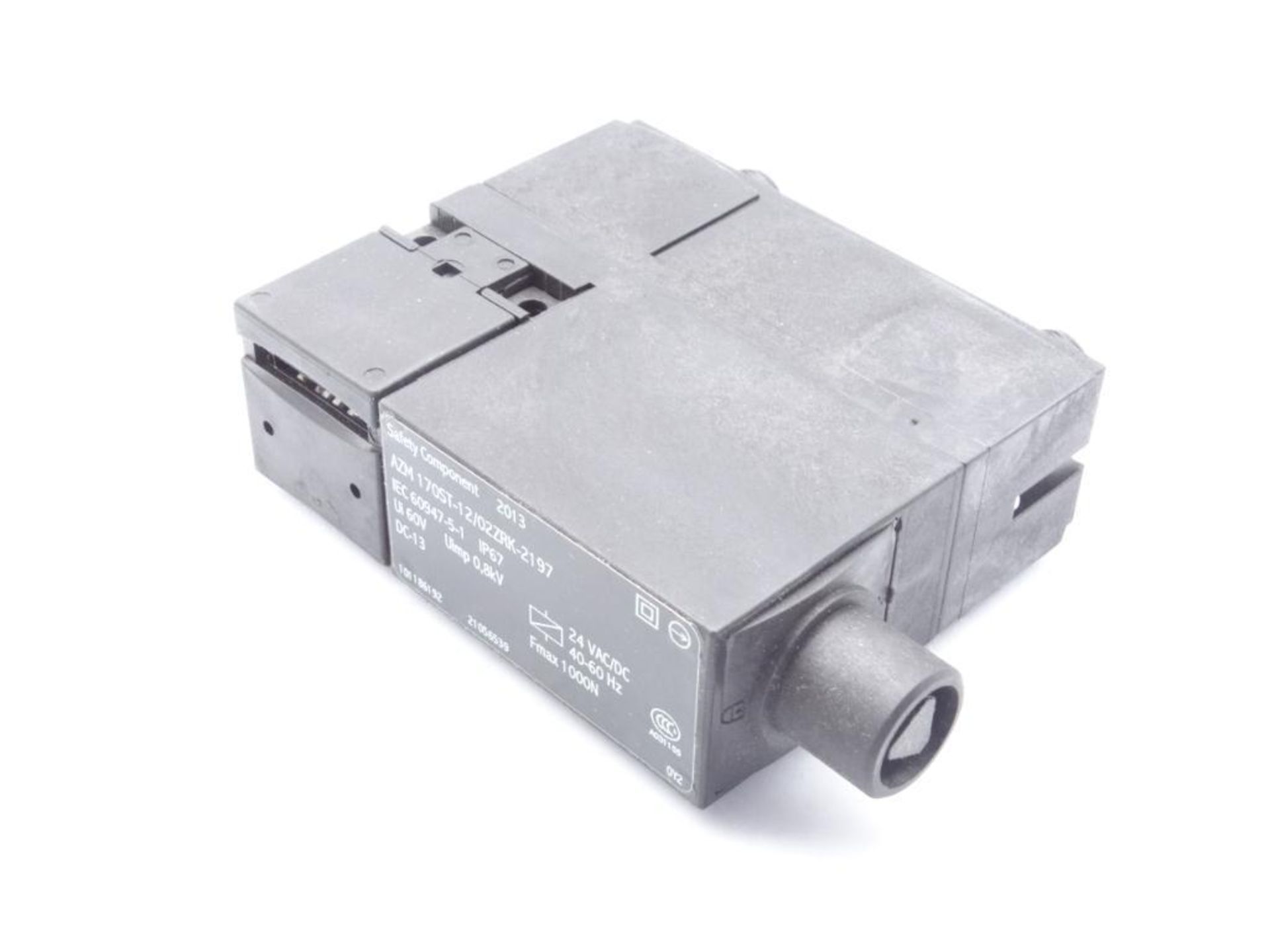 New in Box SCHMERSAL AZM170ST-12/02ZRK-2197-24VAC/DC SWITCH