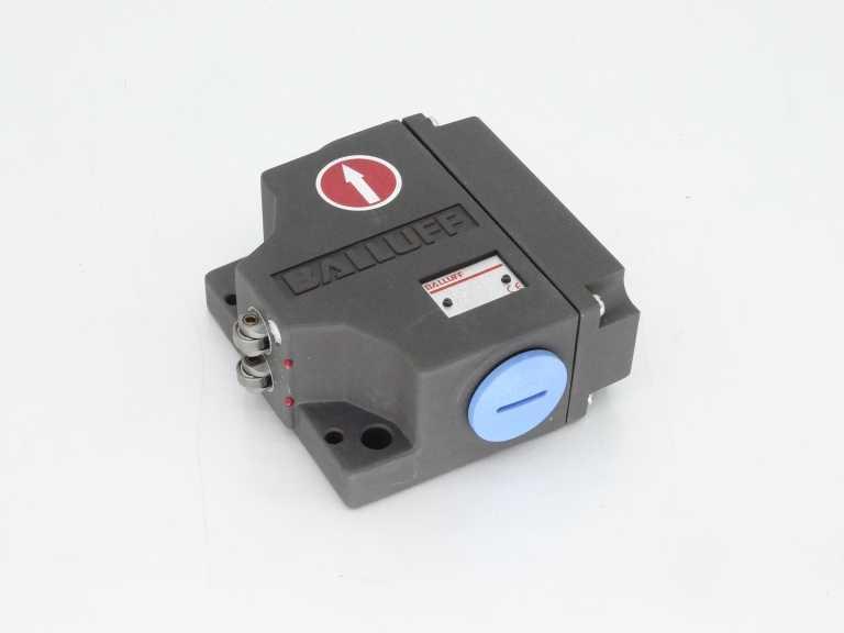 New in Box BALLUFF BNS 813-B02-L12-61-A-22-02-FC SWITCH
