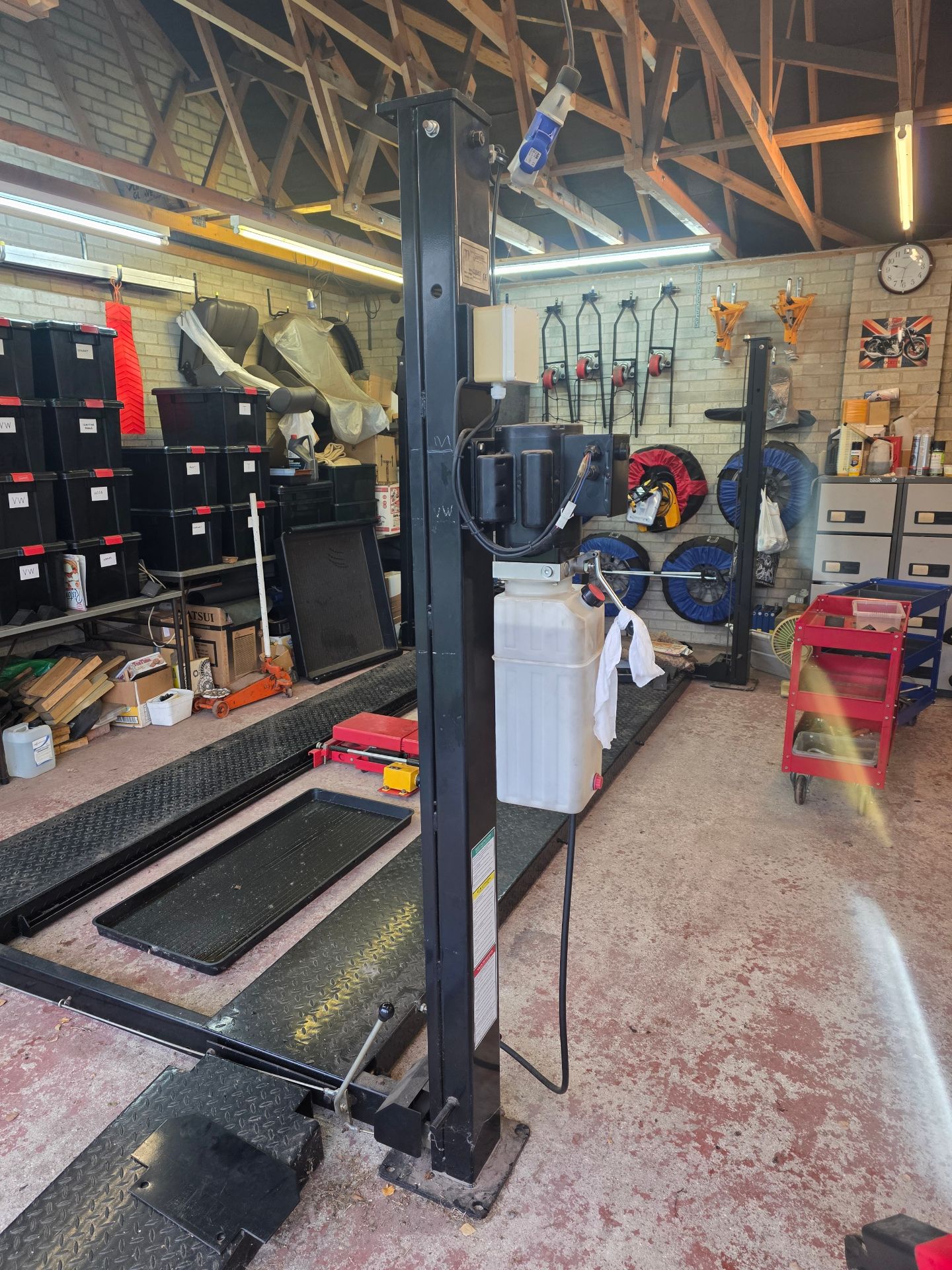 Classic Lifts, a four post single phase hydraulic car lift, model CL4 ...