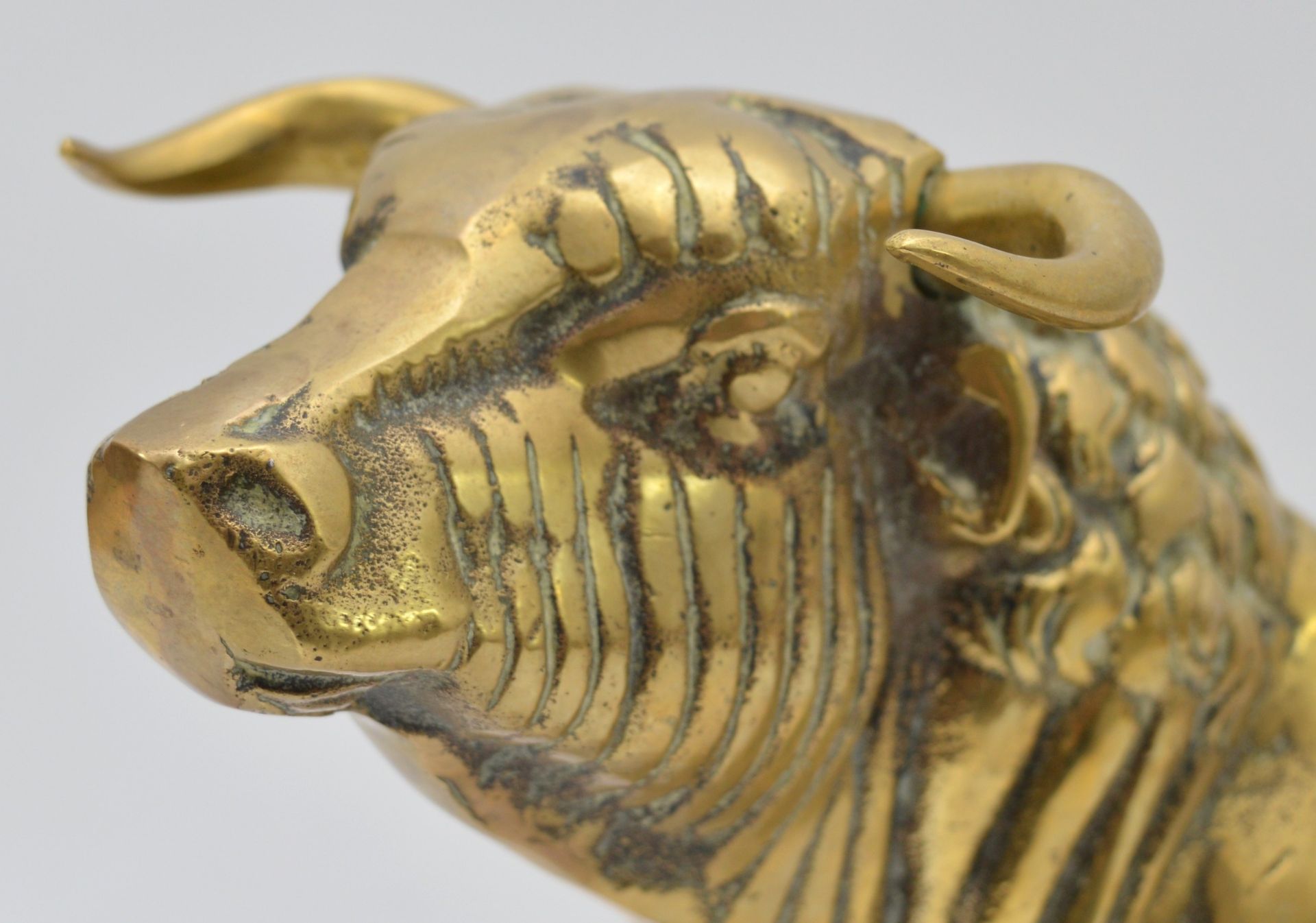 A large brass model of a bull, of substantial weight, likely used for shop window advertisements, - Image 3 of 4