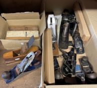 A collection of bench planes to include makers, Stanley Bailey No. 5, Record No. 4, Record No.