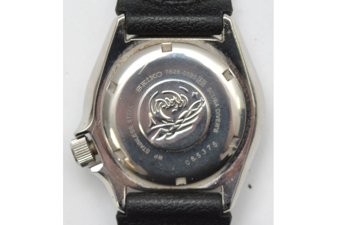 Seiko 200m divers stainless steel automatic day date wristwatch, ref 7826-0020, black dial with - Image 3 of 3