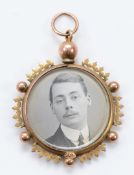 An Edwardian 9ct rose gold double sided locket pendant, 29mm, 5.2g