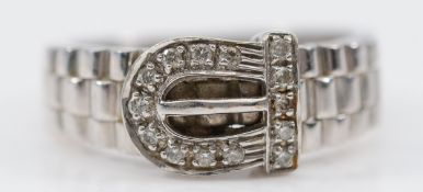 A 9ct white gold brilliant cut diamond buckle ring, S, 6.4g