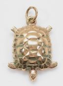 A 9ct gold charm in the form of a turtle, 15mm, 0.7g