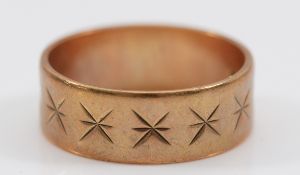 A 9ct gold engraved wedding band, 6mm wide, London 1967, N, 3.3g