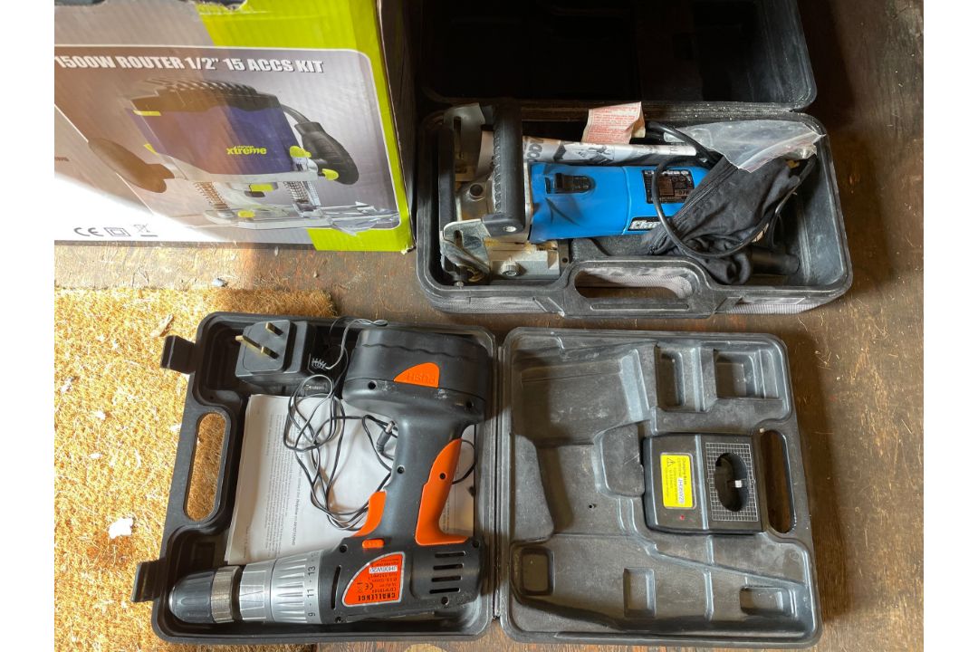 A collection of power tools to include a Challenge Mitre Saw (210mm blade, 240v, model MM55032), a - Image 2 of 2