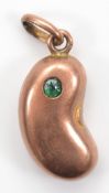 A 9ct gold paste charm in the form of a bean, 1g