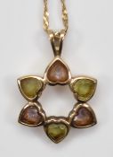 A 9ct gold amethyst and peridot heart wreath pendant on a chain, 2.5g