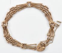 A 9ct gold gate link bracelet with heart shaped padlock clasp, in need of repair, 18cm, 6.5g