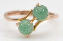 A 14K gold aventurine cross over ring, O, 2.8g