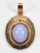 A 9ct gold paste pendant, 20mm, 2.7g