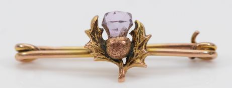 An Edwardian 9ct gold thistle bar brooch, Chester 1903, 30mm, 1.4g